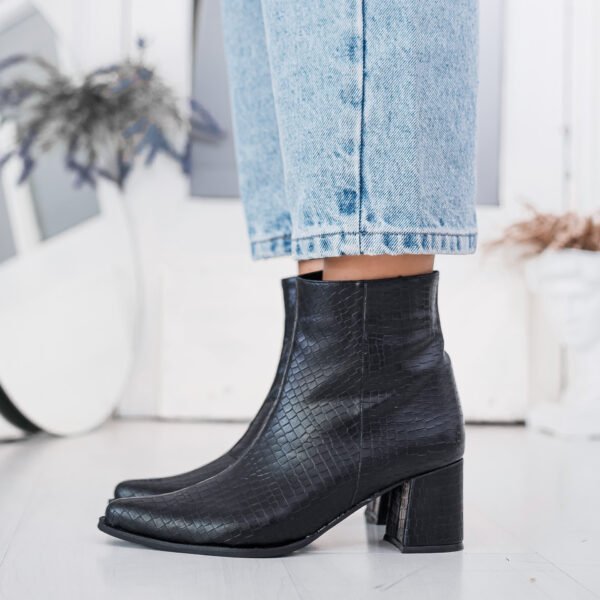BOTA MERCY NEGRO