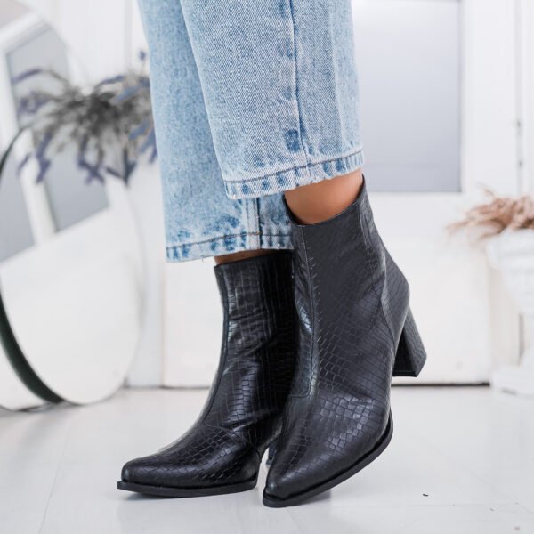 BOTA MERCY NEGRO