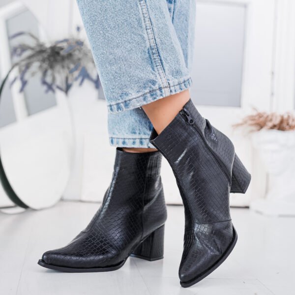 BOTA MERCY NEGRO