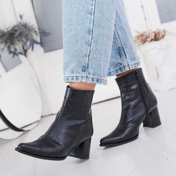 BOTA MERCY NEGRO