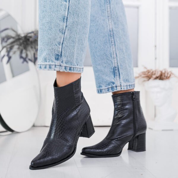 BOTA MERCY NEGRO