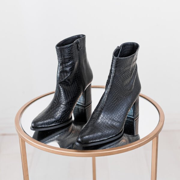 BOTA MERCY NEGRO