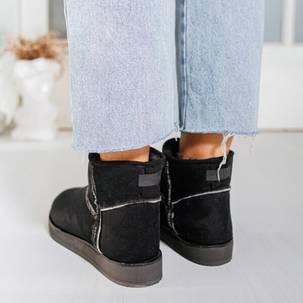 PANTUBOTA NEGRA