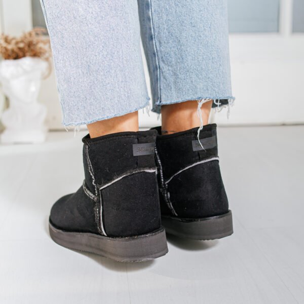PANTUBOTA NEGRA