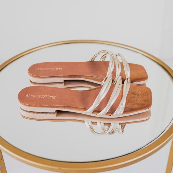 Shelosophy-18 SANDALIAS DEIANA PLATA