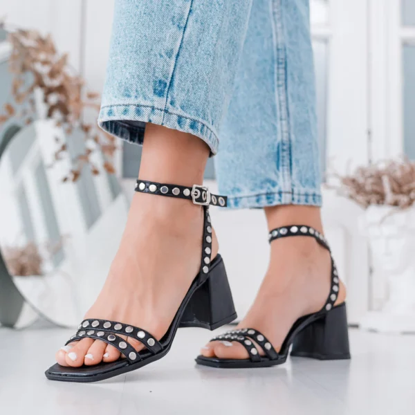 SANDALIA LEONOR NEGRO